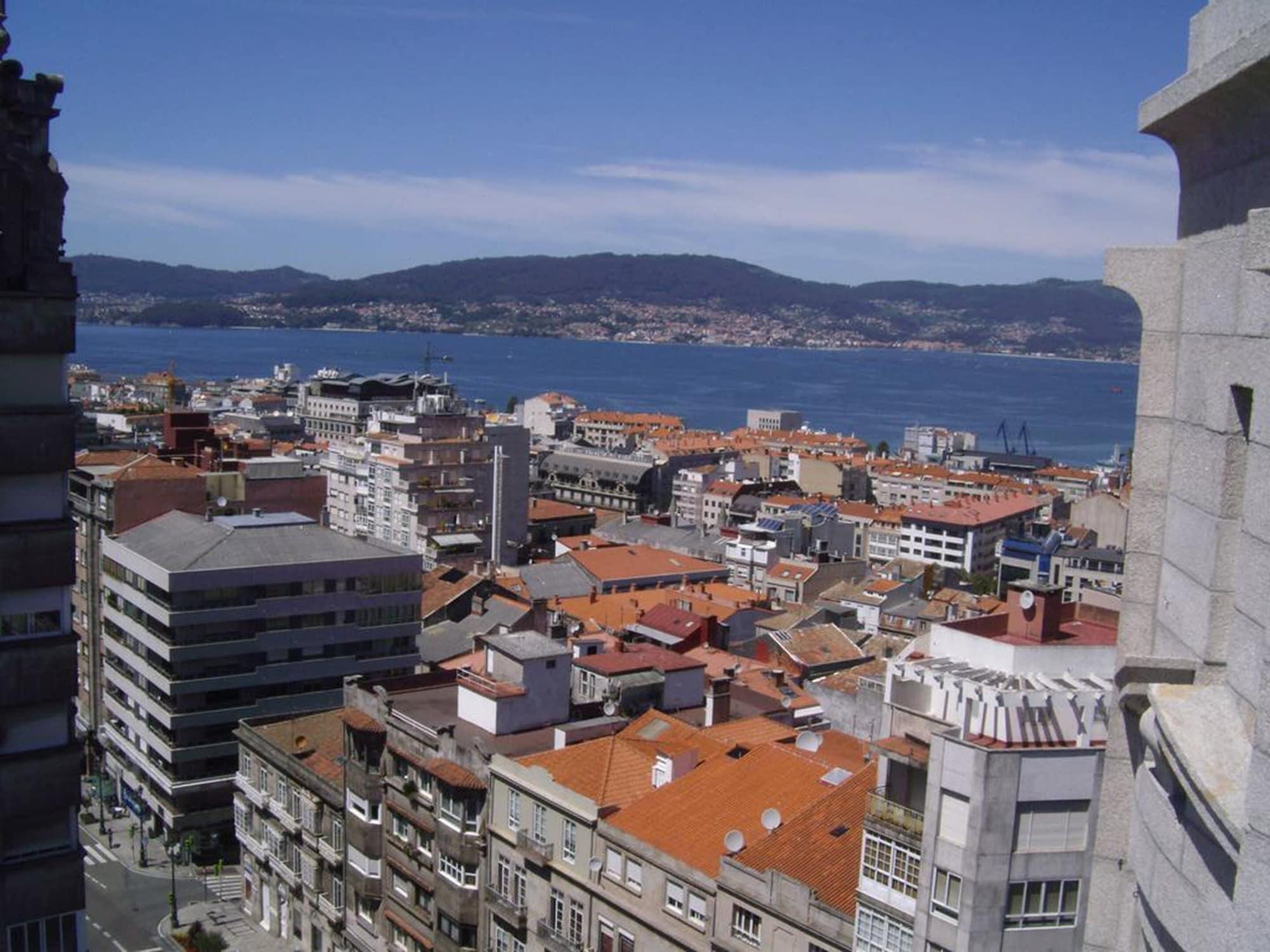 Zenit Vigo Hotel Bagian luar foto