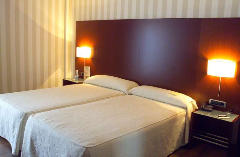 Zenit Vigo Hotel Bagian luar foto